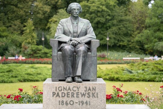 Warszawa, Mazowsze, Polska, 06 sierpień 2023, , Pomnik Ignacego Jana Paderewskiego w Parku Ujazdowskim, w Warszawie