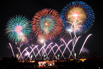 日本の茨城県、土浦市の花火大会。
日本三大花火の一つに数えられる人気のある花火大会です。