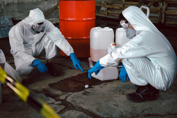 Specialist Officers in Chemical Safety Wear Chemical Risk Protective Clothing, Investigating and Determining The Type of Chemical Spill. Prepare for Chemical Spills Cleanup.