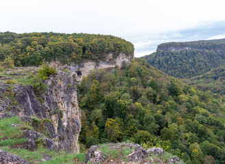 the beginning of autumn in the highlands, nature walks, panoramic views of the mountains, routes...