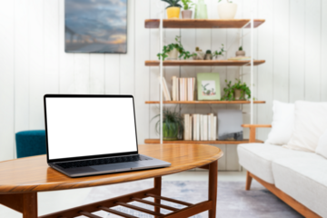 光が差し込む部屋とラップトップコンピューター