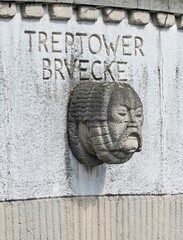 Berlin - Verzierung an der Treptower Brücke 