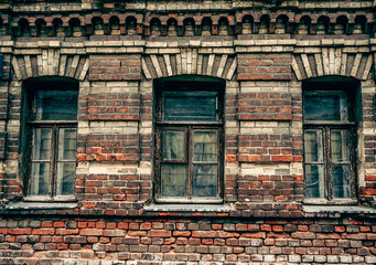 Fototapeta na wymiar A view of an old brick wall and an old window.