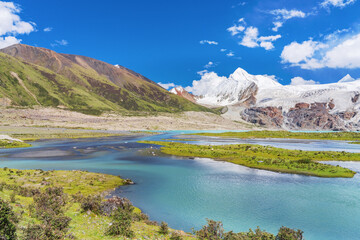 Beautiful Scenery of Sapu Mountain and Plateau Lakes in Xizang Autonomous Region of China