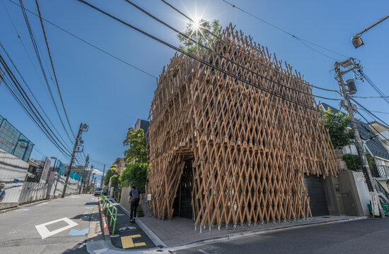 Tokyo, Minato Ward - August 17, 2018 - Panoramic exterior view of Sunny Hills Minami Aoyama Store. Jiigokugumi style facade. Designed by Kengo Kuma and Asociates