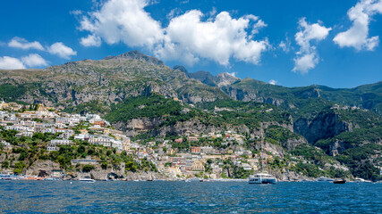 Obraz premium beach and Positano's city seen from the sea in a summer day. Amalfi coast, Italy.