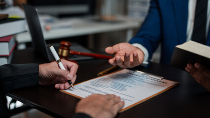 Legal execution department makes an appointment with the customer to sign a mediation agreement to...