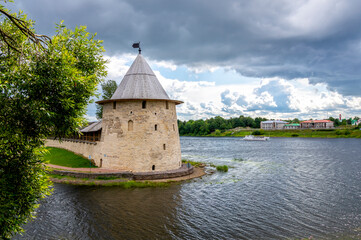 Fototapeta premium View of the Ploskaya Tower of the Pskov Kremlin from the park, Pskov, Russia