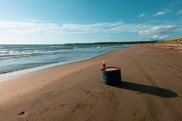 穏やかな夕暮れの砂浜