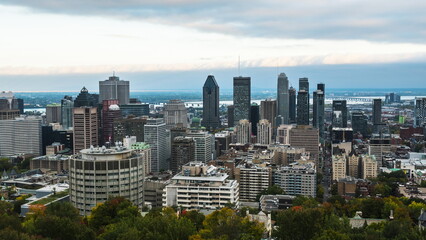 Fototapeta na wymiar View of the city of Montreal in Canada on an autumn evening