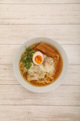 ワンタン麺