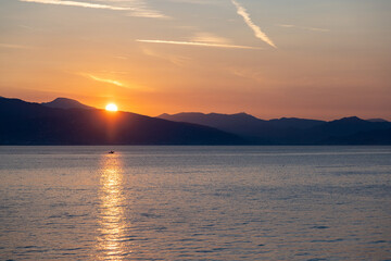 Sonnenaufgang &uuml;ber dem Meer in Italien bei Porto Fino
