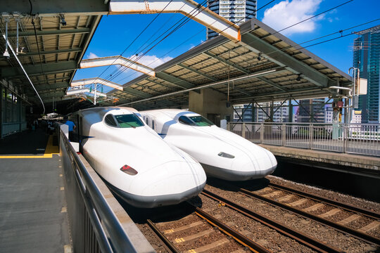 新神戸駅に停車中の東海道・山陽新幹線 N700系（2023年6月19日）