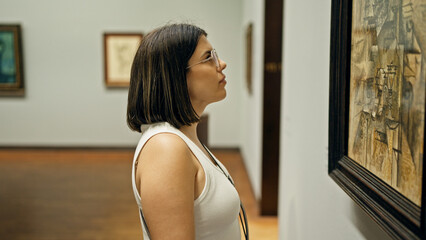 Fototapeta na wymiar Young beautiful hispanic woman visiting art gallery at Albertina Museum in Vienna