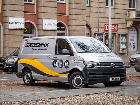 Volkswagen Transporter T6 of Jungheinrich intra-logistics company