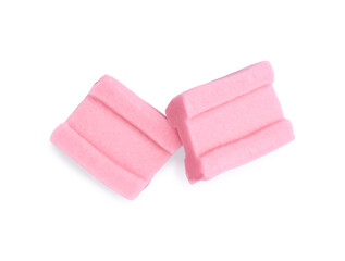 Obraz na płótnie Canvas Tasty pink bubble gums isolated on white, top view