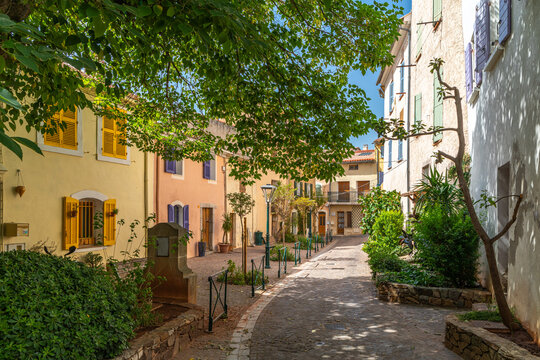 Maisons pittoresques proven&ccedil;ales de La Garde, Var