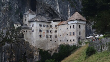 Fototapeta na wymiar photo Predjama castle, Predjamski grad Slovenia europe