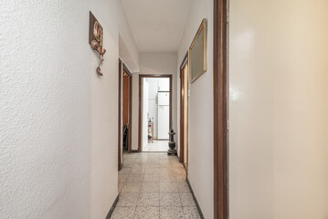 Distributor corridor of a house with access doors to rooms