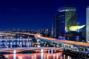 東京、浅草の夜景（吾妻橋とアサヒビール本社）