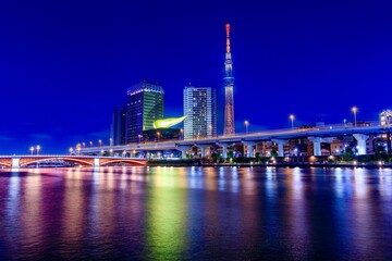 東京、浅草から眺める東京スカイツリーの夜景