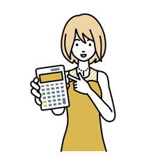 立って電卓を指差してこちらに向けて見せているドレスの女性