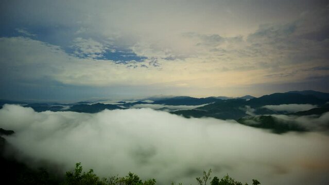 The ever-changing sea of ​​clouds in the early morning of summer. Starry sky in summer at Crocodile Island in Shiding District, New Taipei City.