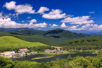 長野県・茅野市 夏の八子ヶ峰付近から眺める白樺湖の風景