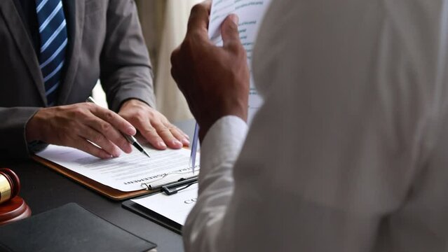 Attorneys or lawyers are advising clients in defamation cases, they are collecting evidence to bring charges against the parties for damages. The concept of defamation case counseling.