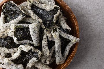 Seaweed snack fried with glutinous rice