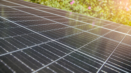 Solarzellen eines Solarpanels einer Solaranlage an Balkonkraftwerk
