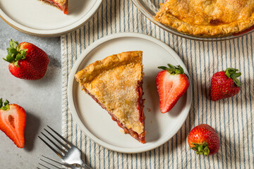 Sweet Homemade Strawberry Rhubarb Pie