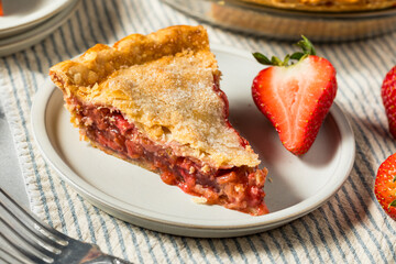 Sweet Homemade Strawberry Rhubarb Pie
