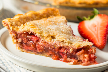 Sweet Homemade Strawberry Rhubarb Pie