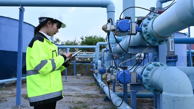 Environmental engineers work at wastewater treatment plants,Water supply engineering working at Water recycling plant for reuse,Check the amount of chlorine in the water to be within the criteria.