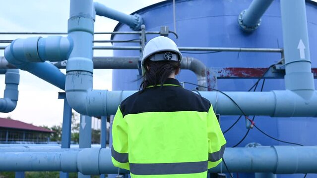 Environmental engineers work at wastewater treatment plants,Water supply engineering working at Water recycling plant for reuse,Check the amount of chlorine in the water to be within the criteria.