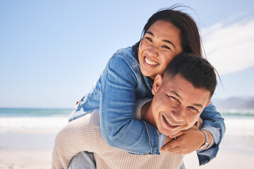 Obraz premium Happy, piggyback and portrait of a couple at the beach for a date, love or vacation together. Summer, smile and a man and woman with a hug at the sea for a holiday, travel or bonding in marriage