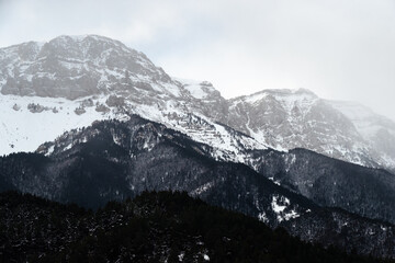 Obraz premium Cordillera nevada en la cara norte del Cadí Moixeró. Pirineo catalán, España.