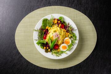 冷やしざるラーメン　Chilled ramen 