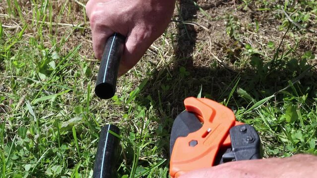 Pipe cutter for PPR, PVC and HDPE plastic cutting.