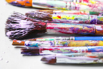 Fototapeta premium Dirty paint brushes on white background