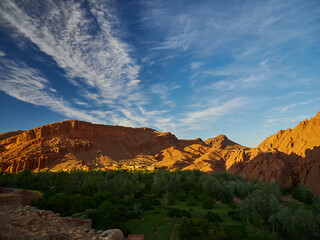 Obraz premium Oasis in the dry and arid deserted region of Morocco