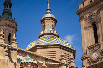 Fototapeta na wymiar El Pilar cathedral in Zaragoza, Spain