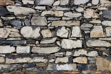 Feldsteine als Mauer