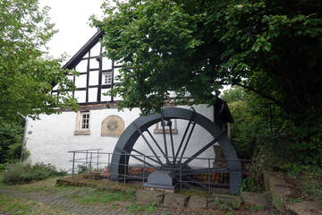 Lüftelberger Mühle mit rekonstruiertem Mühlrad - 635655922