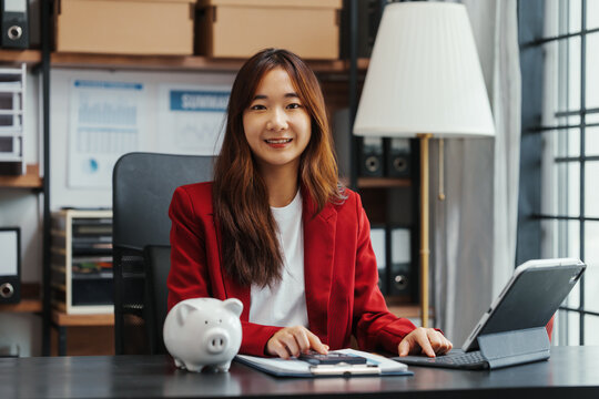 Piggy bank, Cute Asian korean business woman as MBA Fresh Graduate No Experience jobs and career opportunities, remote online job to see detailed job requirements, compensation, employer history