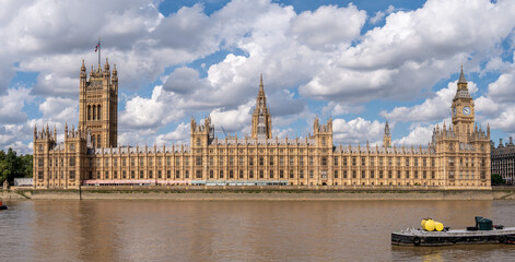 Fototapeta premium Panoramic view of the Houses of Parliament.
