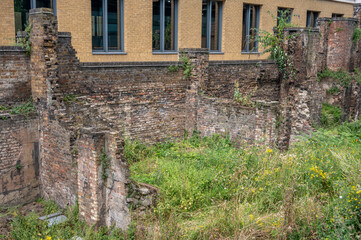 Fototapeta na wymiar Old remants of the Roman wall around London, England.