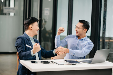 Those who work hard, win in the conference room new startup project. ..