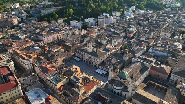 Ascoli Piceno, Marche, Italia, Piazza del Popolo.
Ripresa aerea del centro della citt&agrave; di Ascoli Piceno.
